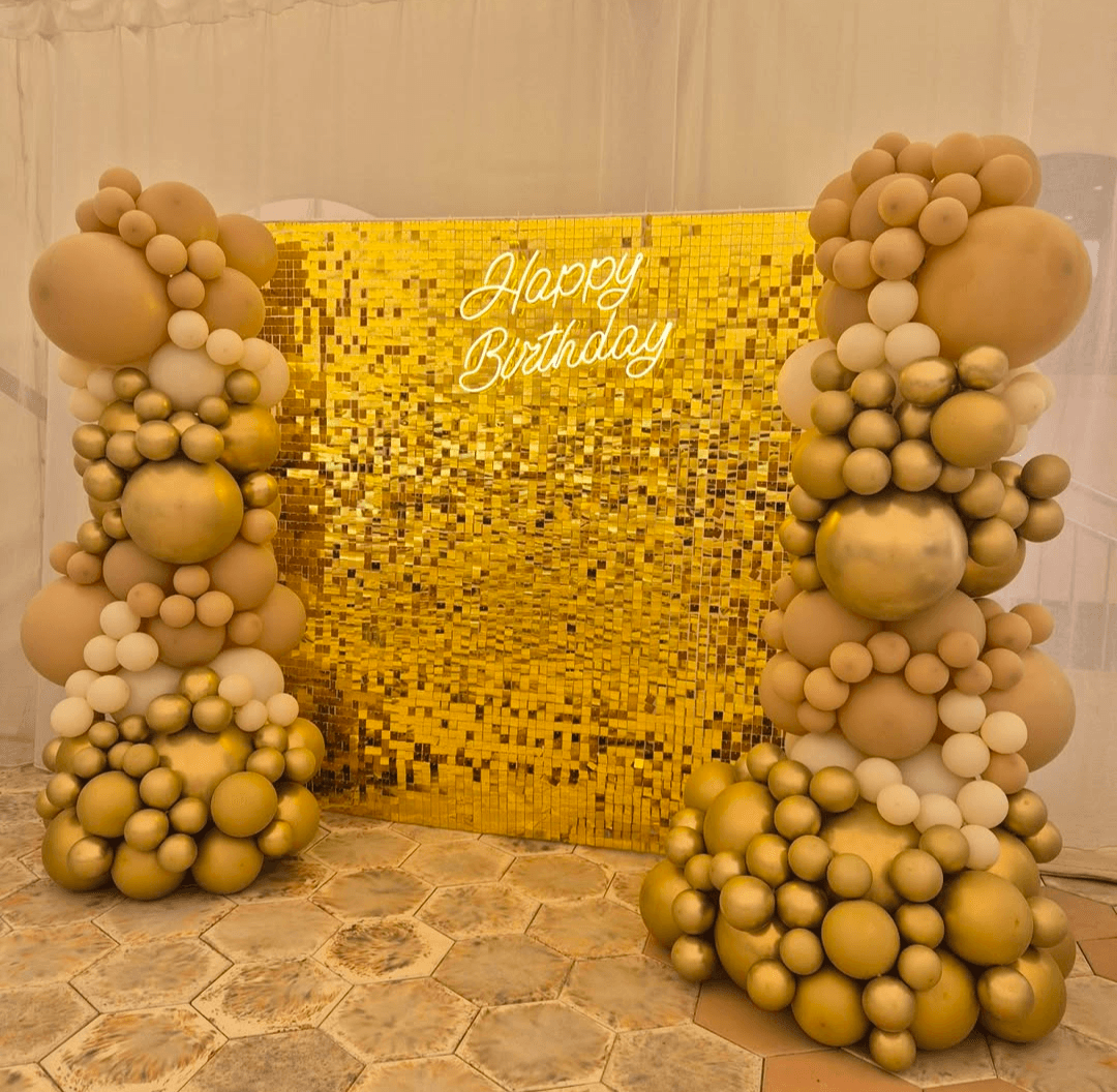 Detalji dekoracije stola i rasvete